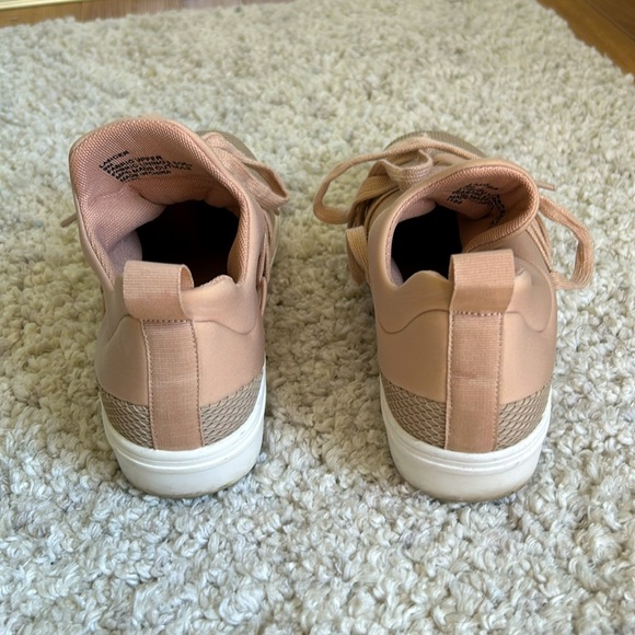 Steve Madden Lancer sneakers 9 EUC - Picture 2 of 2